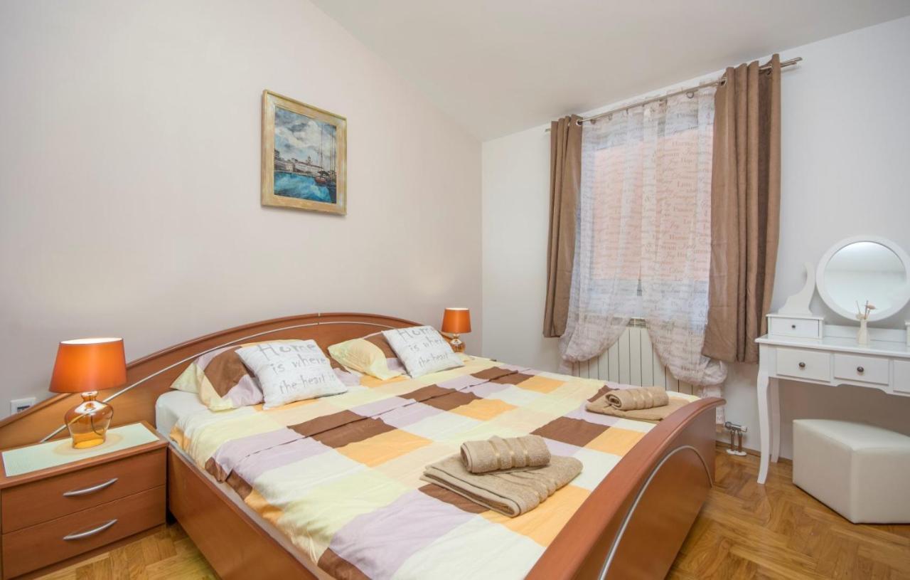 City Centre Sea View Apartment Pula Exterior photo